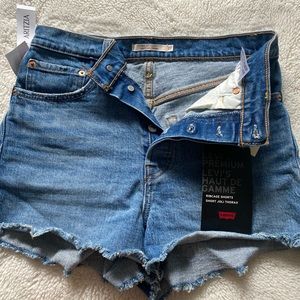 Levi’s Ribcage Shorts